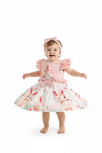 Bébé fille en ensemble robe blanche lapins roses boléro rose - pose pirouette montrant le mouvement de la jupe lapins aquarelle - BabyCoton