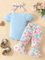 Body bleu ciel bébé fille Happy Easter - manches courtes bouffantes, grand lapin blanc silhouette avec texte Happy Easter cursif sur poitrine - ensemble avec pantalon évasé lapins fleurs multicolores et bandeau fleuri - BabyCoton
