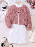 🧥 Adorable petite fille portant ensemble 2 pièces veste fausse fourrure luxueuse moelleuse et robe côtelée élégante texturée - tenue complète princesse sophistiquée - douceur chaleur confort - silhouette flatteuse glamour - style luxueux raffiné - vêtements premium qualité occasions spéciales BabyCoton Suisse
