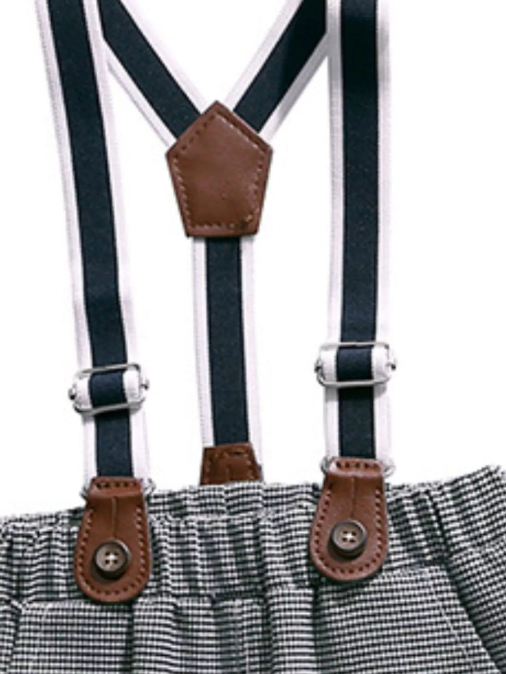 ✨ Détail sur la salopette boutonnée soigné classique salopette vintage chic bretelles ajustables - tissu doux respirant confort optimal - boutons qualité résistants - design intemporel élégant gentleman sophistiqué - finitions qualité exceptionnelle - vêtements premium petit gentleman occasions spéciales BabyCoton Suisse
