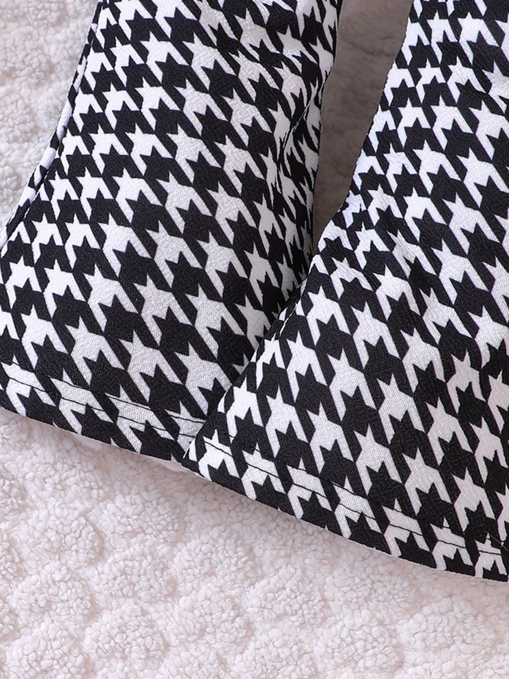 ✨ Détail final ensemble complet 2 pièces élégant pantalon pied-de-poule classique intemporel sophistiqué - tissu doux confortable optimal - design chic raffiné harmonieux - motif pied-de-poule élégant - finitions qualité exceptionnelle coutures impeccables - vêtements premium enfant élégant occasions spéciales BabyCoton Suisse

