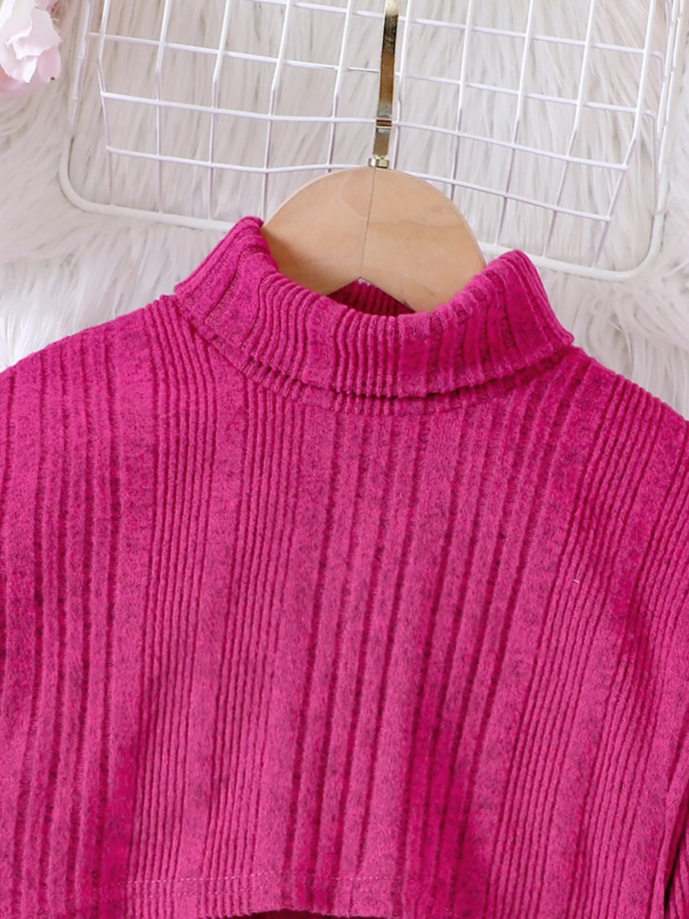 🧶 Gros plan détail tricot côtelé texturé bicolore élégant - design moderne contraste couleurs sophistiqué - texture raffinée unique - finitions soignées coutures impeccables - tissu doux extensible - tenue fêtes anniversaires sorties élégantes BabyCoton
