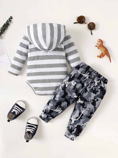 Ensemble body hoodie rayé et pantalon camouflage pour bébé, vue arrière avec détails des finitions