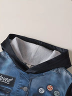 Détail veste boutonnée avec capuche pour enfant - coupe élégante et pratique - BabyCoton Suisse
