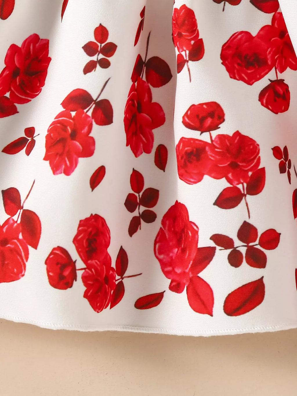 ✨ Détail final ensemble complet 2 pièces robe nœud adorable romantique cardigan à volants délicats féminins - tissus doux confortables optimal - design romantique élégant harmonieux complet - détail nœud volants raffinés - finitions qualité exceptionnelle coutures impeccables - vêtements premium petite princesse élégante occasions spéciales BabyCoton Suisse
