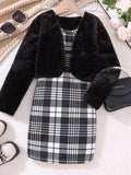 🧸 Adorable petite fille portant ensemble 2 pièces cardigan doux moelleux ultra-doux chaleureux et robe à carreaux champêtre élégante intemporelle - tenue complète fashionista cocooning chic - tissus doux confortables - silhouette flatteuse féminine - style élégant chaleureux - vêtements premium qualité occasions spéciales BabyCoton Suisse

