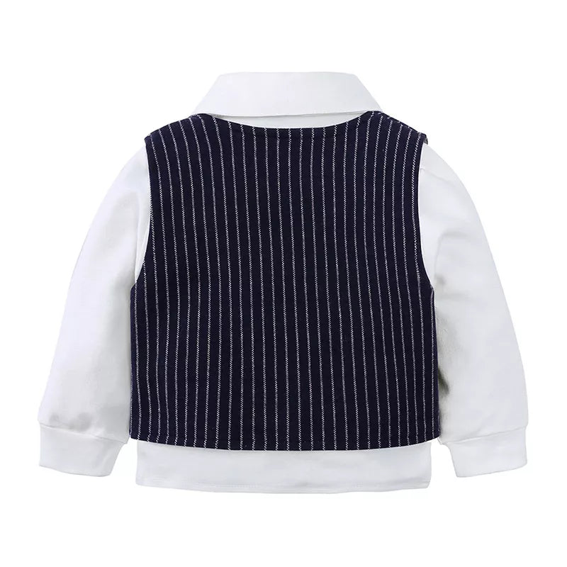 👨 Vue arrière du costume - coupe impeccable du pantalon et du gilet, parfait pour les photos de famille et les événements formels