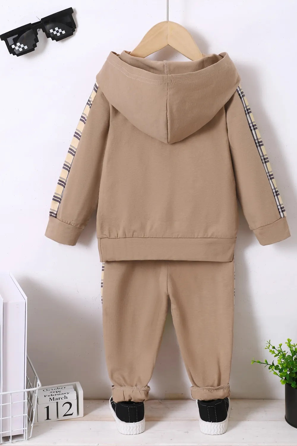 Ensemble hoodie à carreaux et pantalon pour enfant, vue arrière avec détails des finitions