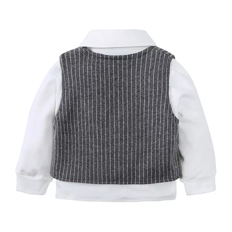 👨 Vue arrière du costume - coupe impeccable du pantalon et du gilet, parfait pour les photos de famille et les événements formels