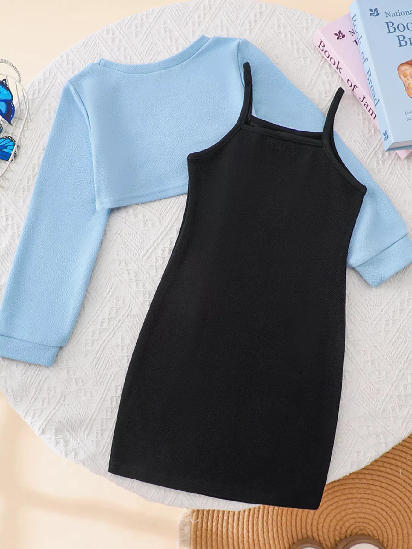 👗 Vue complète de dos ensemble robe papillon manches longues casual chic fille - coupe flatteuse silhouette élégante féminine - tissu doux confortable respirant - design décontracté raffiné - style polyvalent mi-saisons - vêtements premium BabyCoton Suisse

