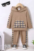  Ensemble hoodie à carreaux et pantalon pour enfant, vue de face montrant le style décontracté