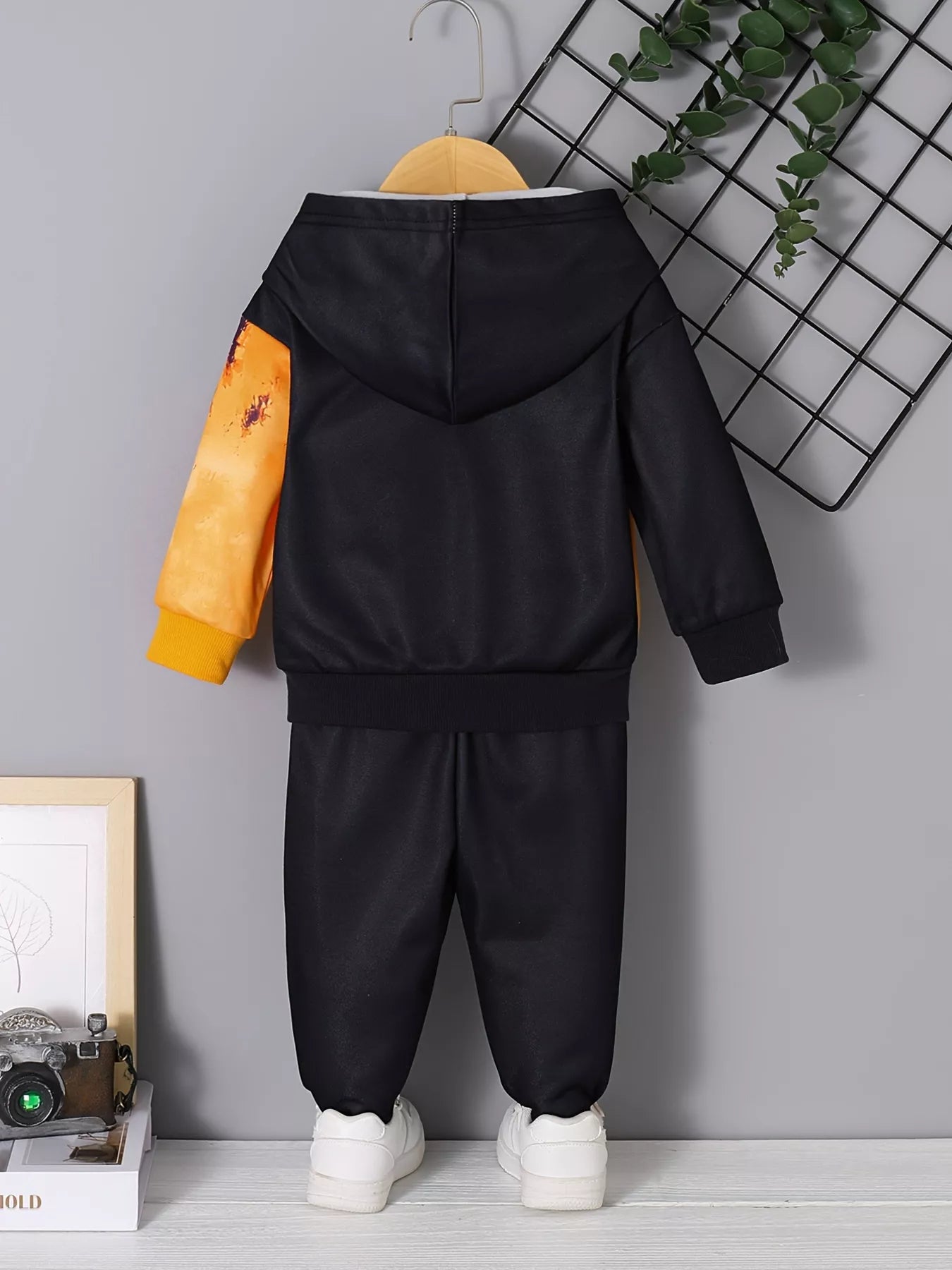 Vue arrière ensemble hoodie Wild Boy et pantalon enfant - coupe décontractée pour explorer - BabyCoton
