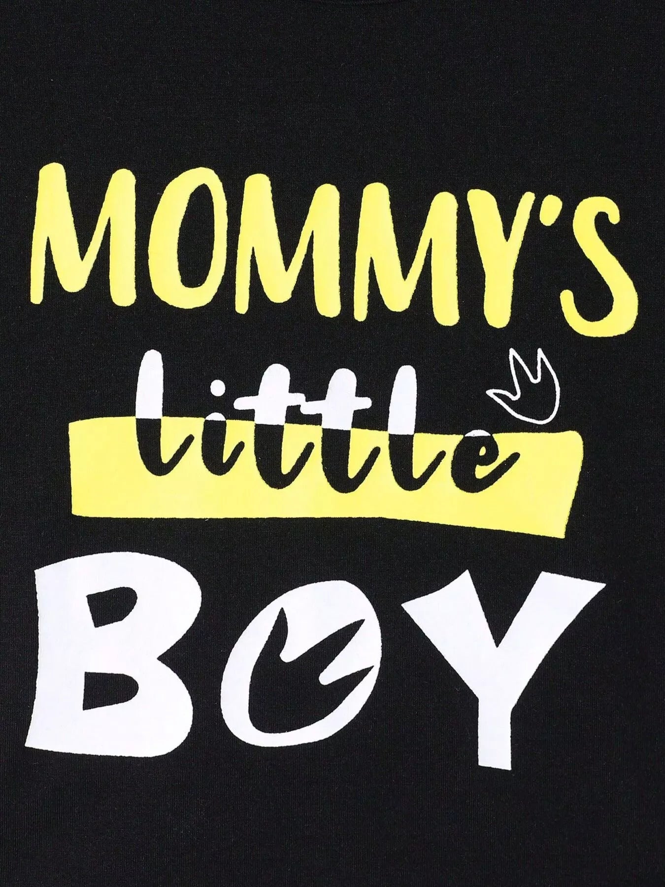 🦕 Détail rapproché des imprimés dinosaures et du message 'Mommy's Little Boy' - motifs aventureux qui inspirent courage et célèbrent l'amour de maman