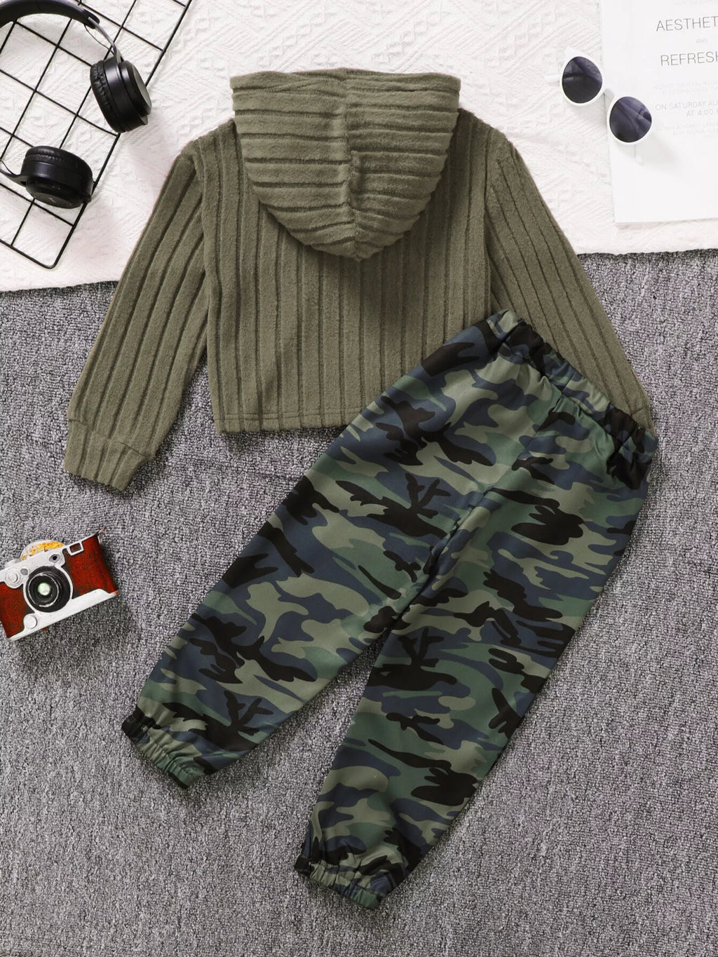🌟 Vue arrière ensemble hoodie côtelé texturé manches longues et pantalon - coupe flatteuse confortable - finitions soignées détails premium - style moderne cocooning - tenue automne hiver chaleur douce - vêtements enfant BabyCoton
