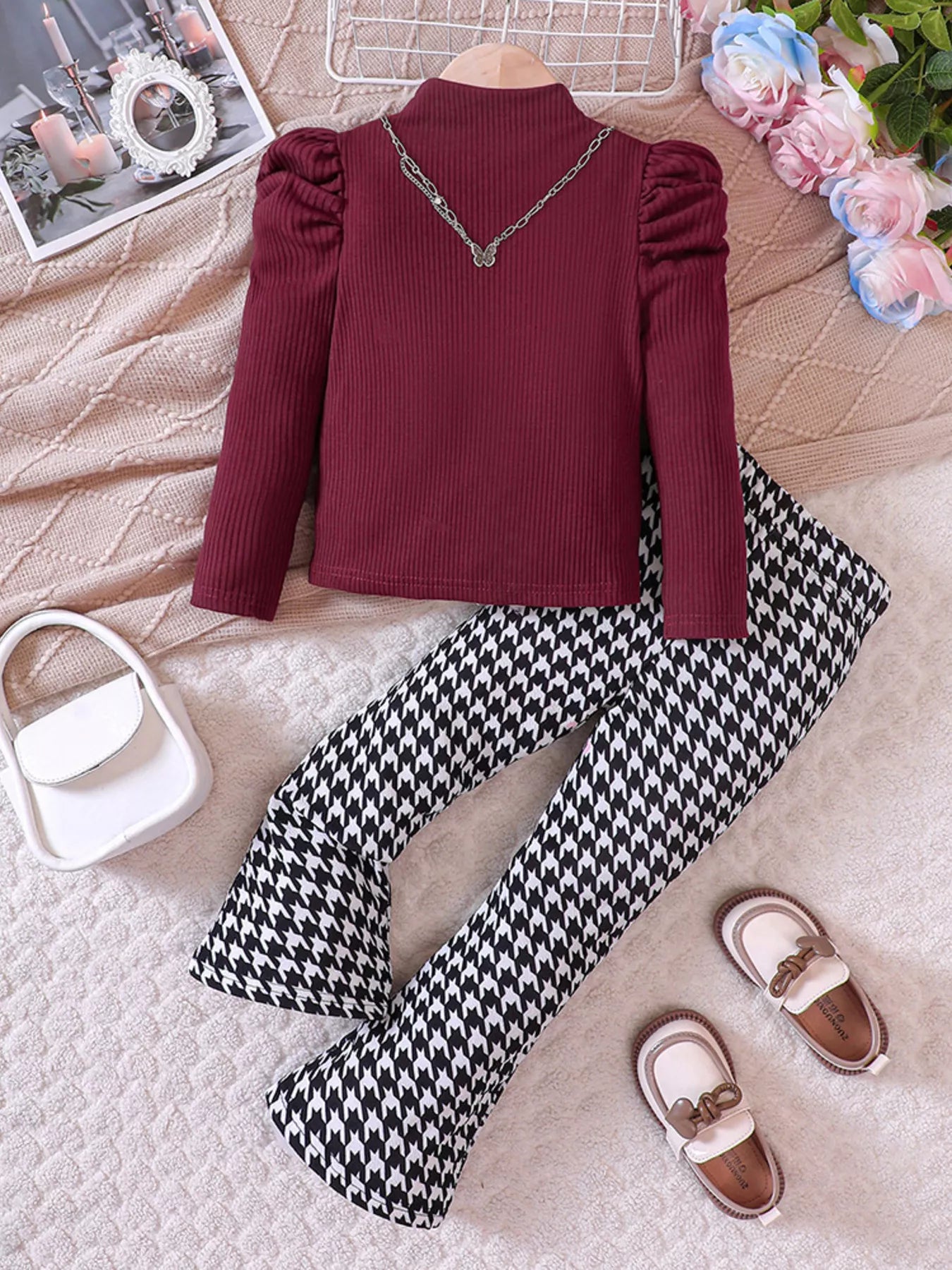 🎩 Adorable enfant portant ensemble 2 pièces haut manches longues élégant et pantalon pied-de-poule classique intemporel - tenue complète fashionista sophistiqué - tissu doux confortable - silhouette flatteuse moderne - style chic élégant - vêtements premium qualité occasions spéciales BabyCoton Suisse
