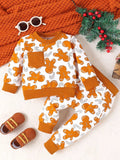 🍪 Enfant portant un ensemble imprimé pain d'épices festif avec pantalon coordonné - vue de face montrant les adorables bonshommes souriants qui capturent la magie de Noël