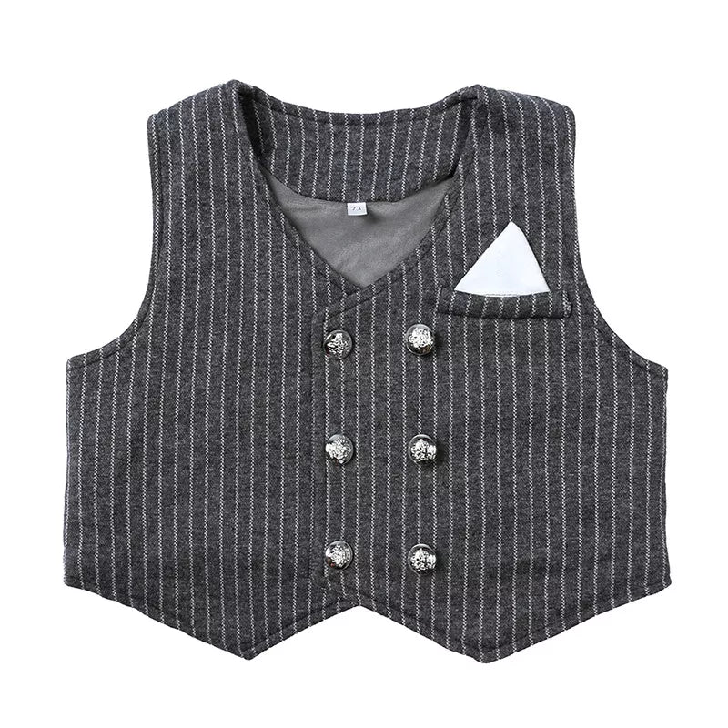 🎨 Détail des rayures du gilet - motif classique et intemporel qui ajoute du caractère et du style à la tenue