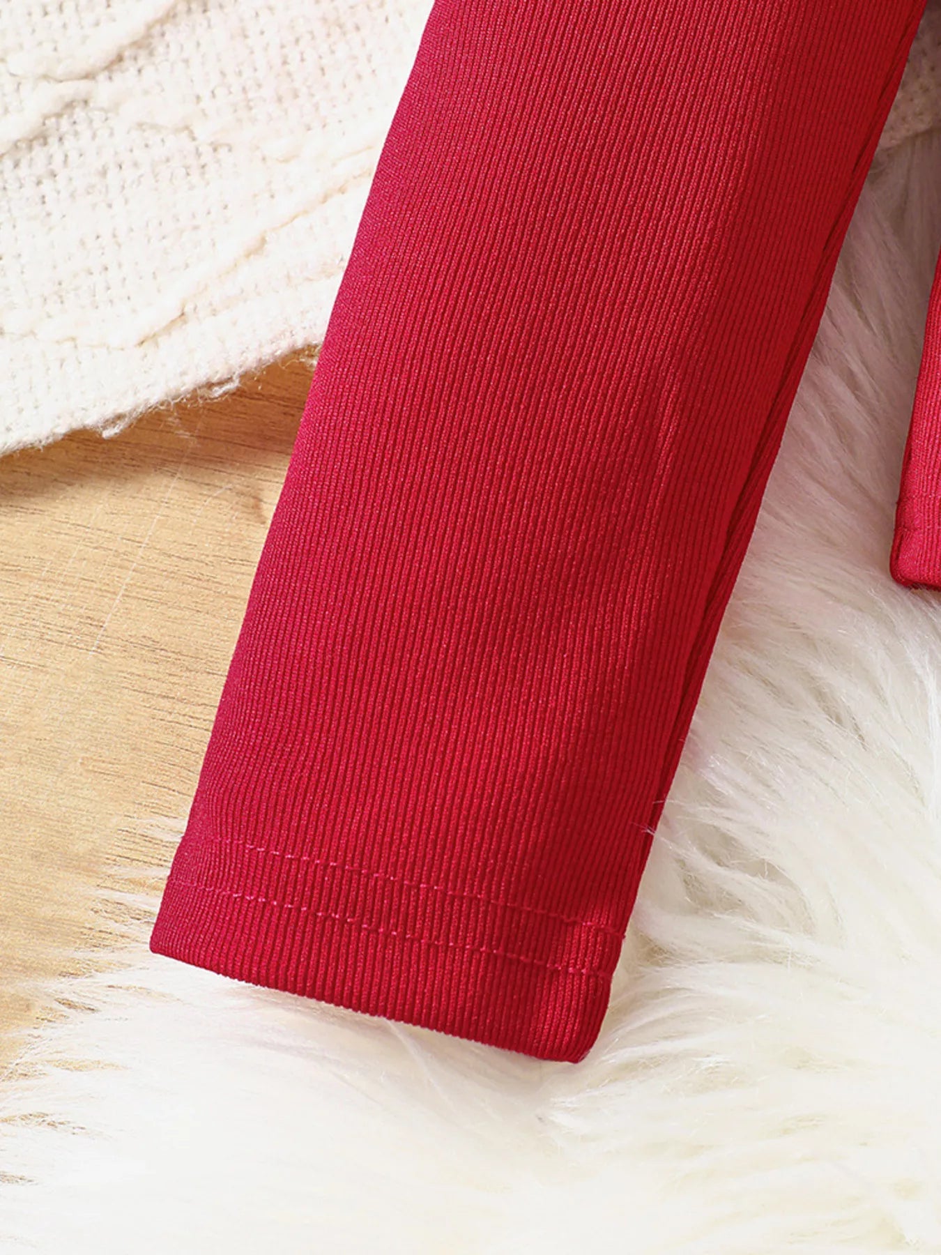 👗 Détail du haut manches longues polyvalent de l'ensemble - Se porte sous la robe ou séparément pour multiplier les possibilités de style
