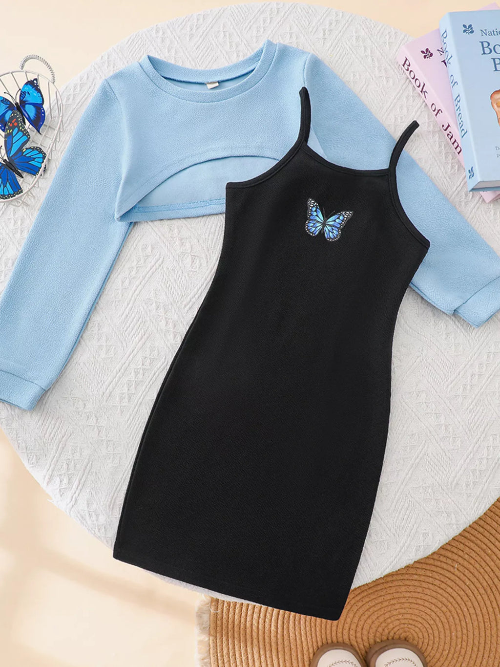 👗 Vue complète ensemble robe papillon manches longues casual chic fille - coupe flatteuse silhouette élégante féminine - tissu doux confortable respirant - design décontracté raffiné - style polyvalent mi-saisons - vêtements premium BabyCoton Suisse
