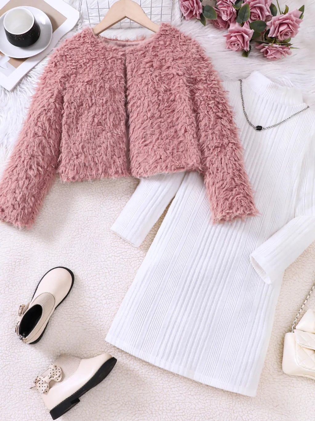 👗 Vue complète ensemble 2 pièces veste fausse fourrure robe côtelée coordonnées fille - coupe flatteuse silhouette élégante féminine - tissus doux confortables chaleur - design luxueux glamour chic - style polyvalent automne hiver - vêtements premium BabyCoton Suisse

