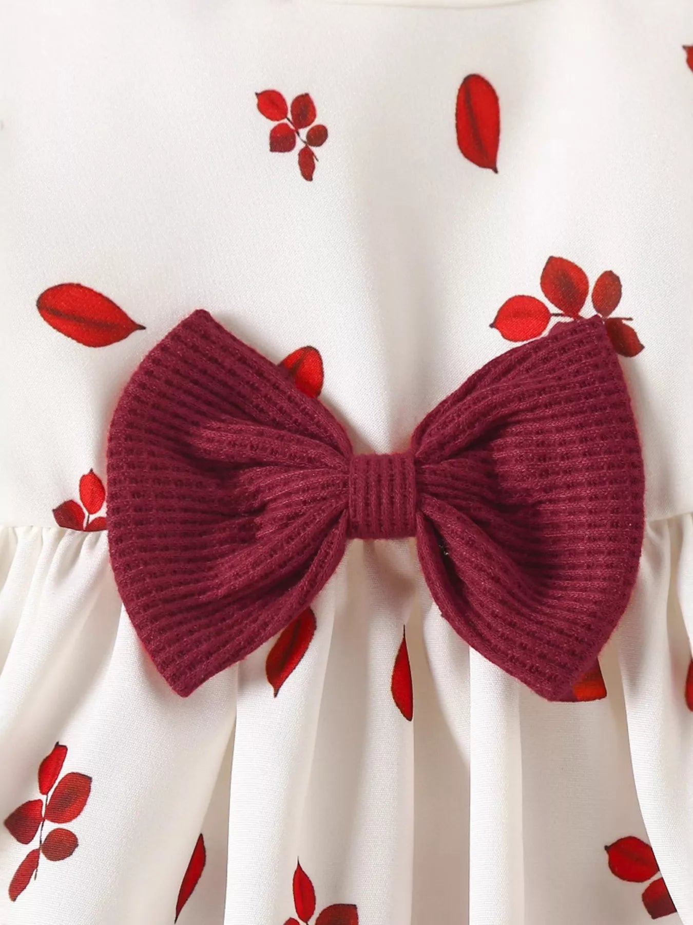 💕 Gros plan détail robe nœud adorable romantique charmant et cardigan à volants délicats féminins - design élégant sophistiqué - finitions soignées coutures impeccables - tissus doux confortables - tenue mariages baptêmes cérémonies BabyCoton
