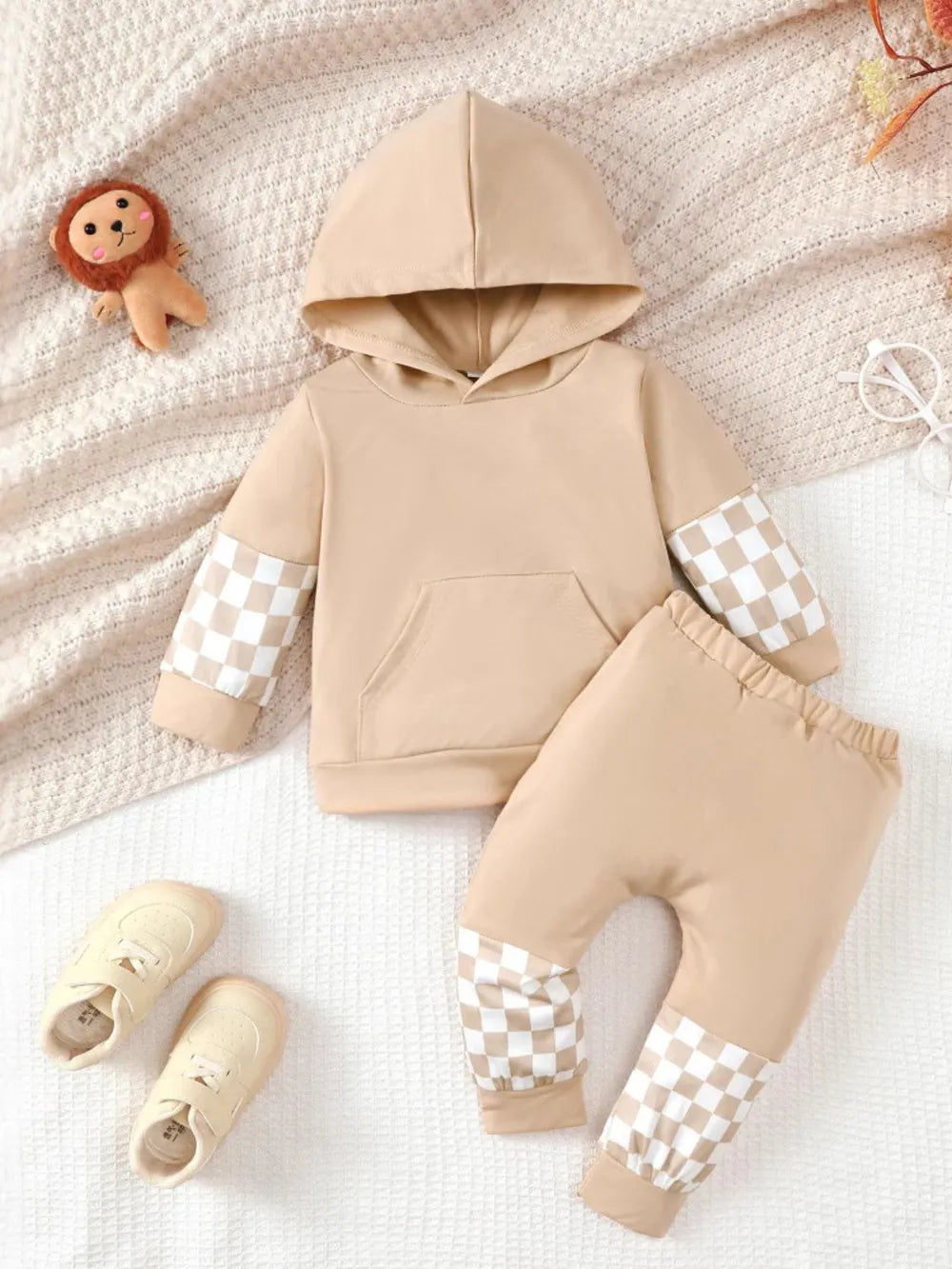 Ensemble sweat à carreaux et pantalon pour enfant - vue de face - motif carreaux classique - BabyCoton
