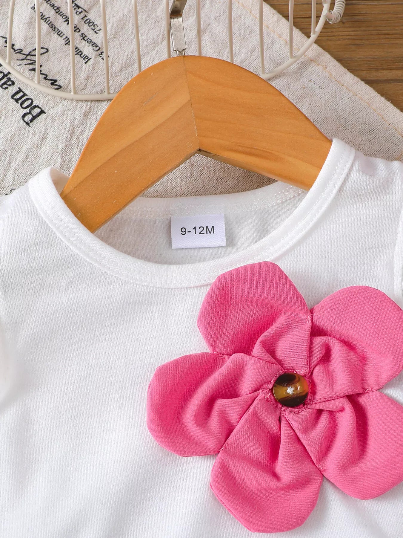  ✨ Gros plan sur les détails de qualité - appliqué floral soigneusement cousu, volants délicats et tissu respirant parfait pour toutes les occasions