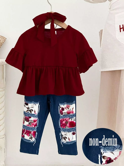 🌸 Petite fille portant un ensemble haut à manches volantées et pantalon patch floral - vue de face montrant les détails romantiques et artisanaux