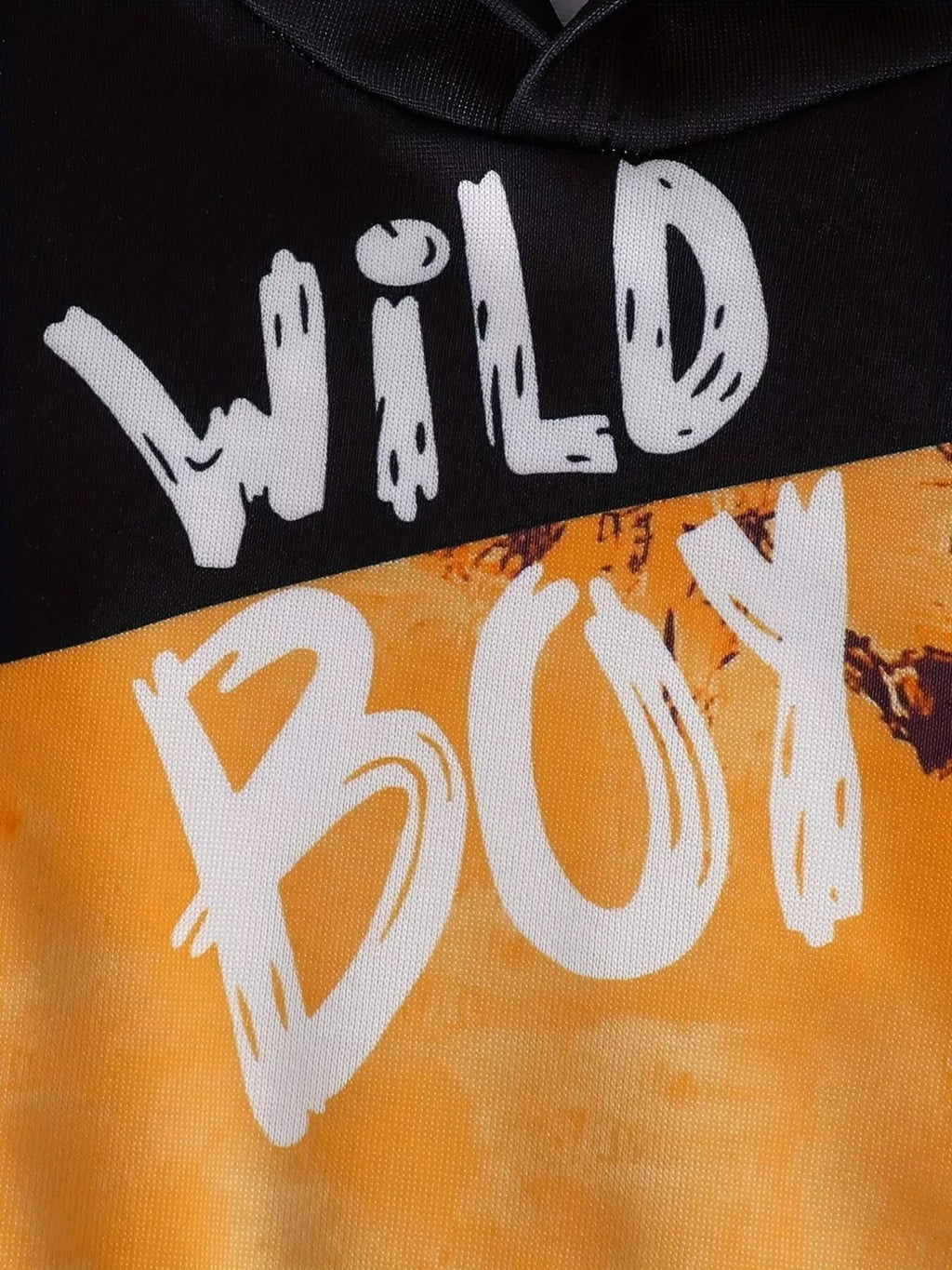 Gros plan graphisme Wild Boy sur hoodie enfant - design esprit sauvage - vêtements BabyCoton
