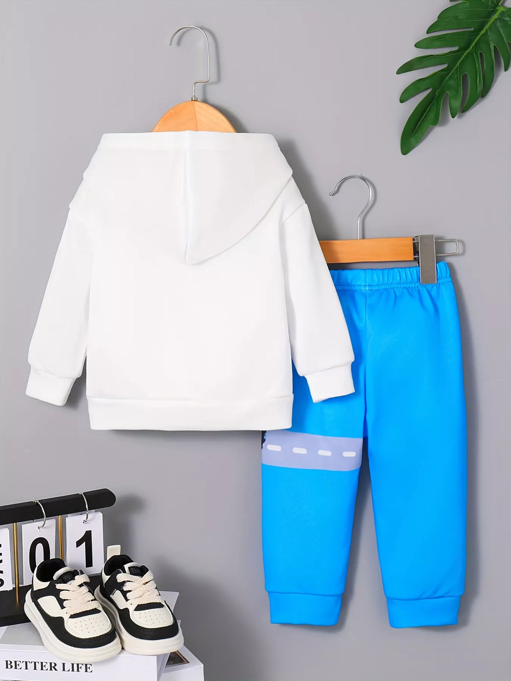 Vue arrière ensemble hoodie camion cartoon et pantalon enfant - coupe confortable et ajustée - BabyCoton
