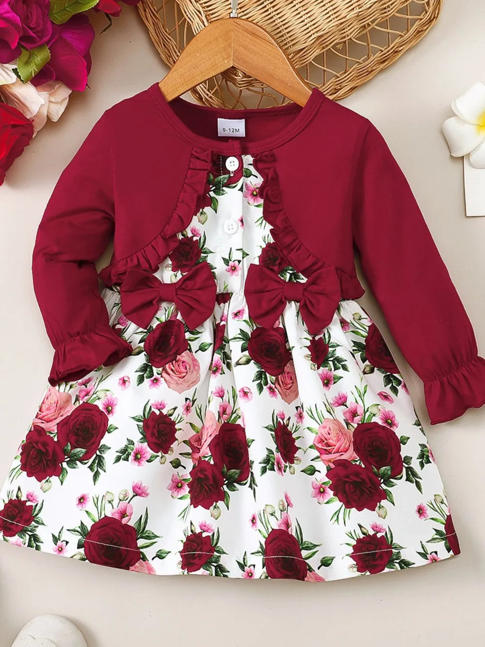 Robe fleurie à volants col rond manches bouffantes pour petite fille - vue de face - style romantique délicat - BabyCoton Suisse

