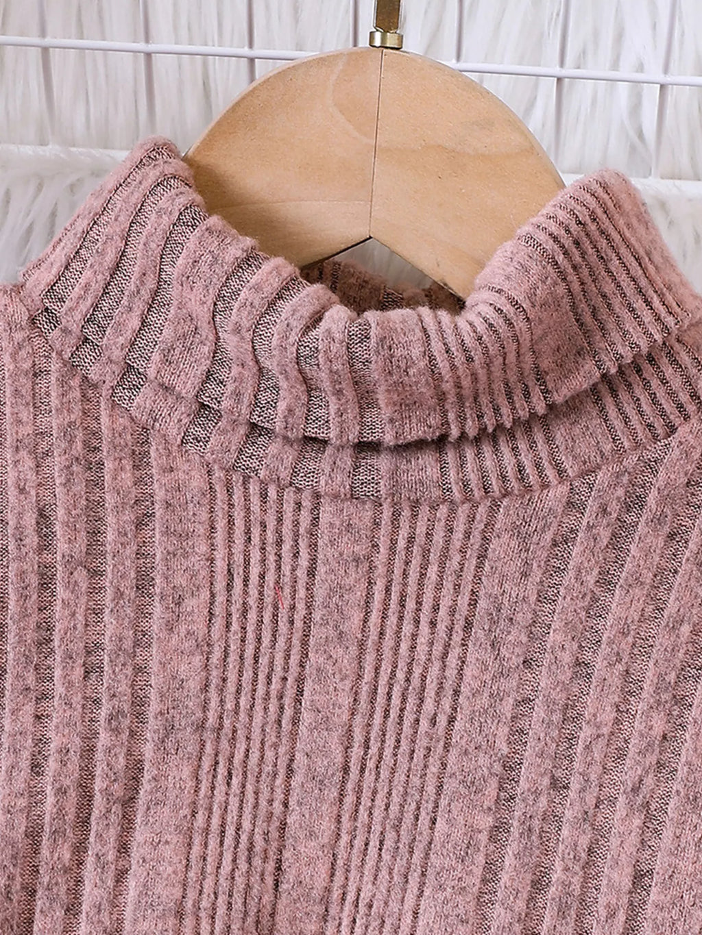 🧶 Gros plan détail tricot côtelé texturé bicolore élégant - design moderne contraste couleurs sophistiqué - texture raffinée unique - finitions soignées coutures impeccables - tissu doux extensible - tenue fêtes anniversaires sorties élégantes BabyCoton
