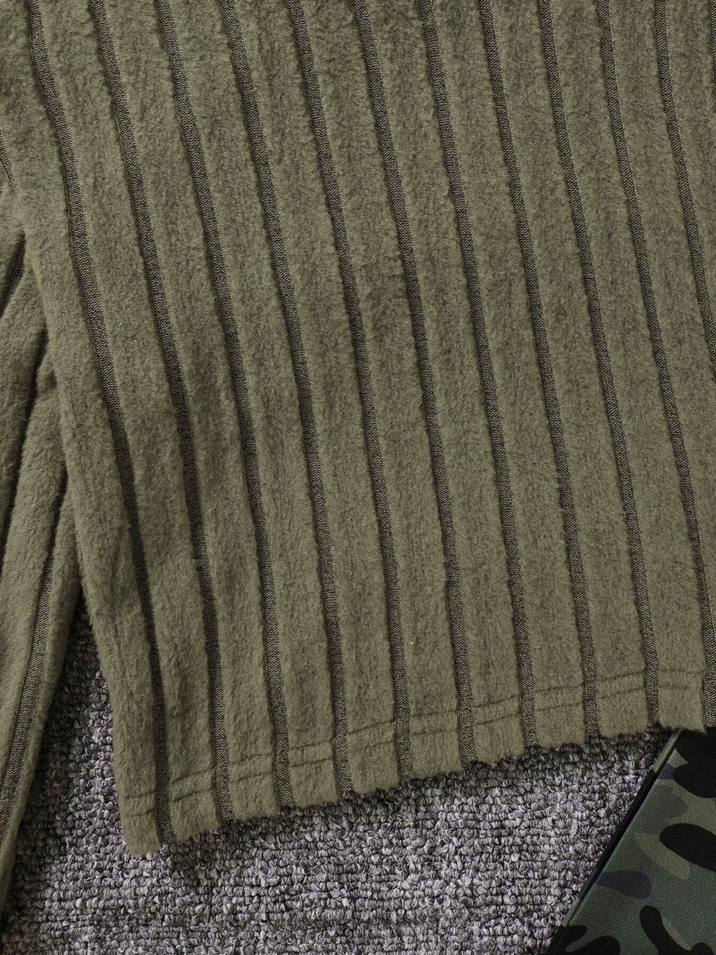 ✨ Détail final ensemble complet hoodie côtelé texturé élégant et pantalon coordonné - tissu doux douillet confort optimal - design moderne texture magnifique - couleurs neutres apaisantes - finitions qualité exceptionnelle - vêtements premium enfant BabyCoton Suisse

