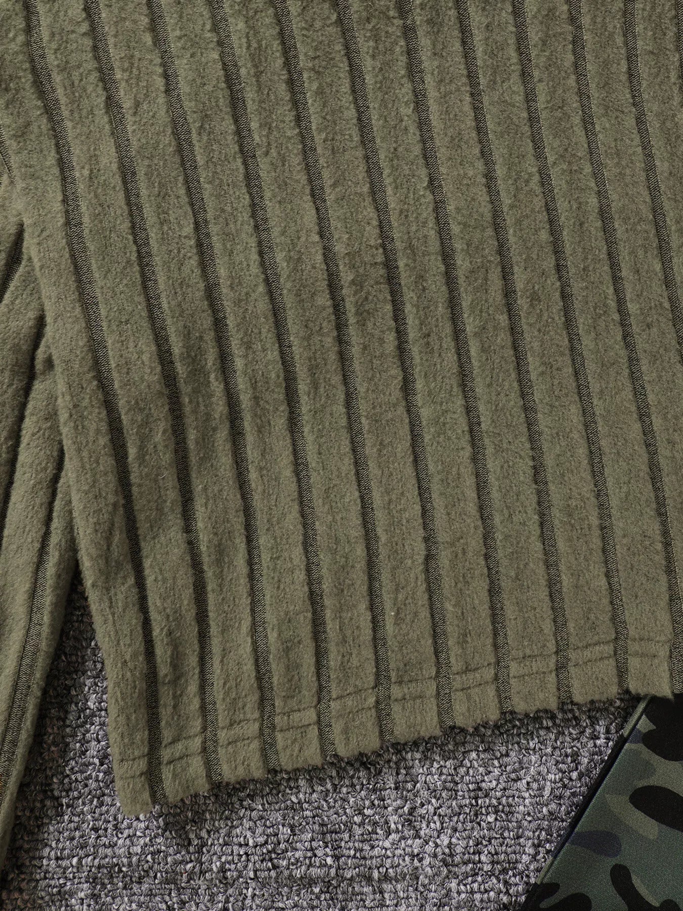 ✨ Détail final ensemble complet hoodie côtelé texturé élégant et pantalon coordonné - tissu doux douillet confort optimal - design moderne texture magnifique - couleurs neutres apaisantes - finitions qualité exceptionnelle - vêtements premium enfant BabyCoton Suisse
