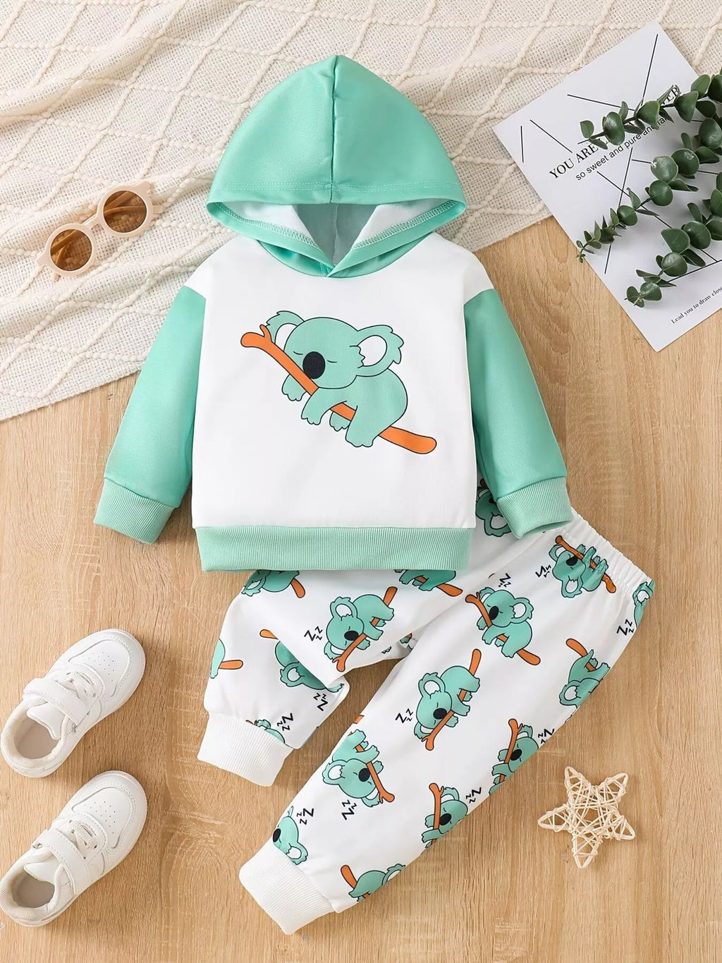🐨 Ensemble hoodie koala graphique adorable et pantalon coordonné pour enfant - design mignon australien - tissu ultra-doux confort premium - style tendresse aventure BabyCoton
