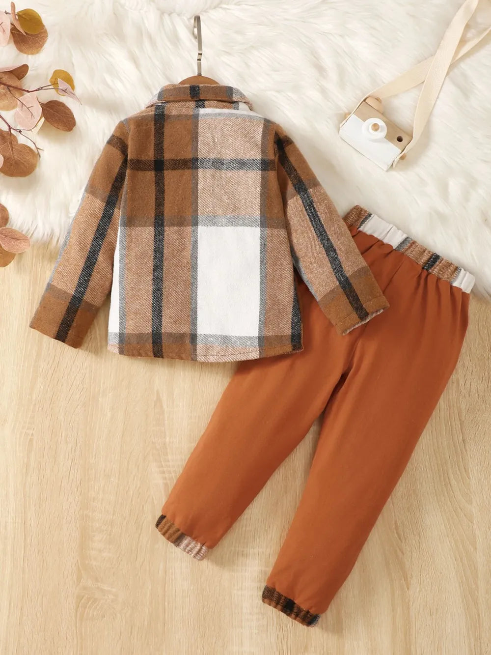 Détail haut boutonné color block pour enfant - blocs de couleurs tendance - BabyCoton Suisse

