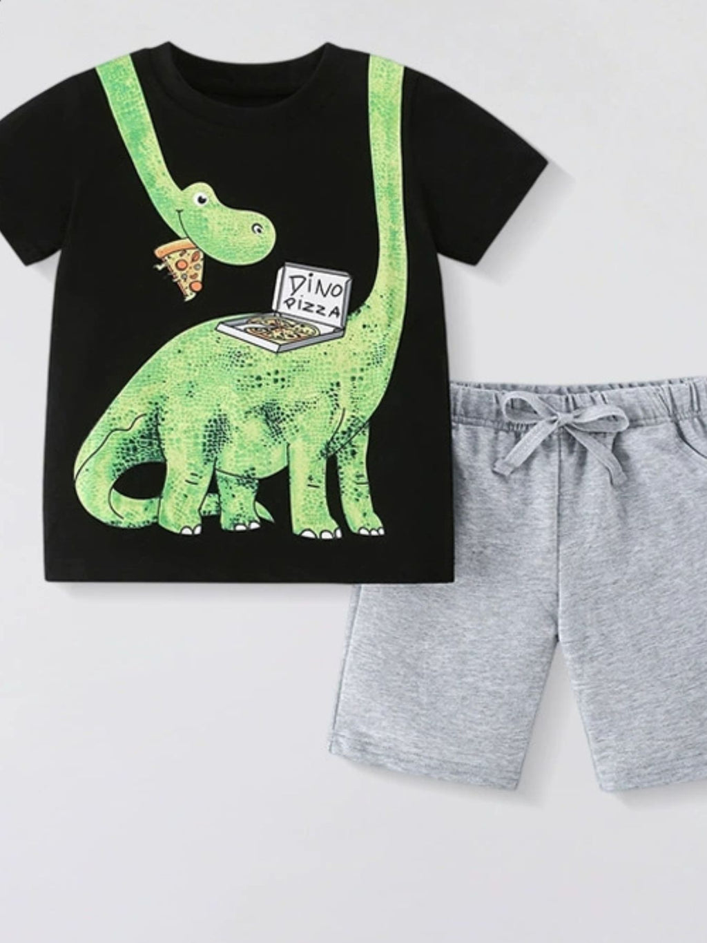 Ensemble enfant 2 pièces DINO PIZZA - t-shirt noir avec dinosaure vert mangeant pizza et boîte DINO PIZZA, short gris chiné avec cordon blanc - tenue fun enfant 2-8 ans - BabyCoton
