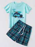 Ensemble enfant 2 pièces surf Adventure Awaits - t-shirt turquoise avec van de surf, planche et palmiers, short à carreaux bleu marine turquoise avec cordon blanc - tenue été enfant 2-8 ans - BabyCoton
