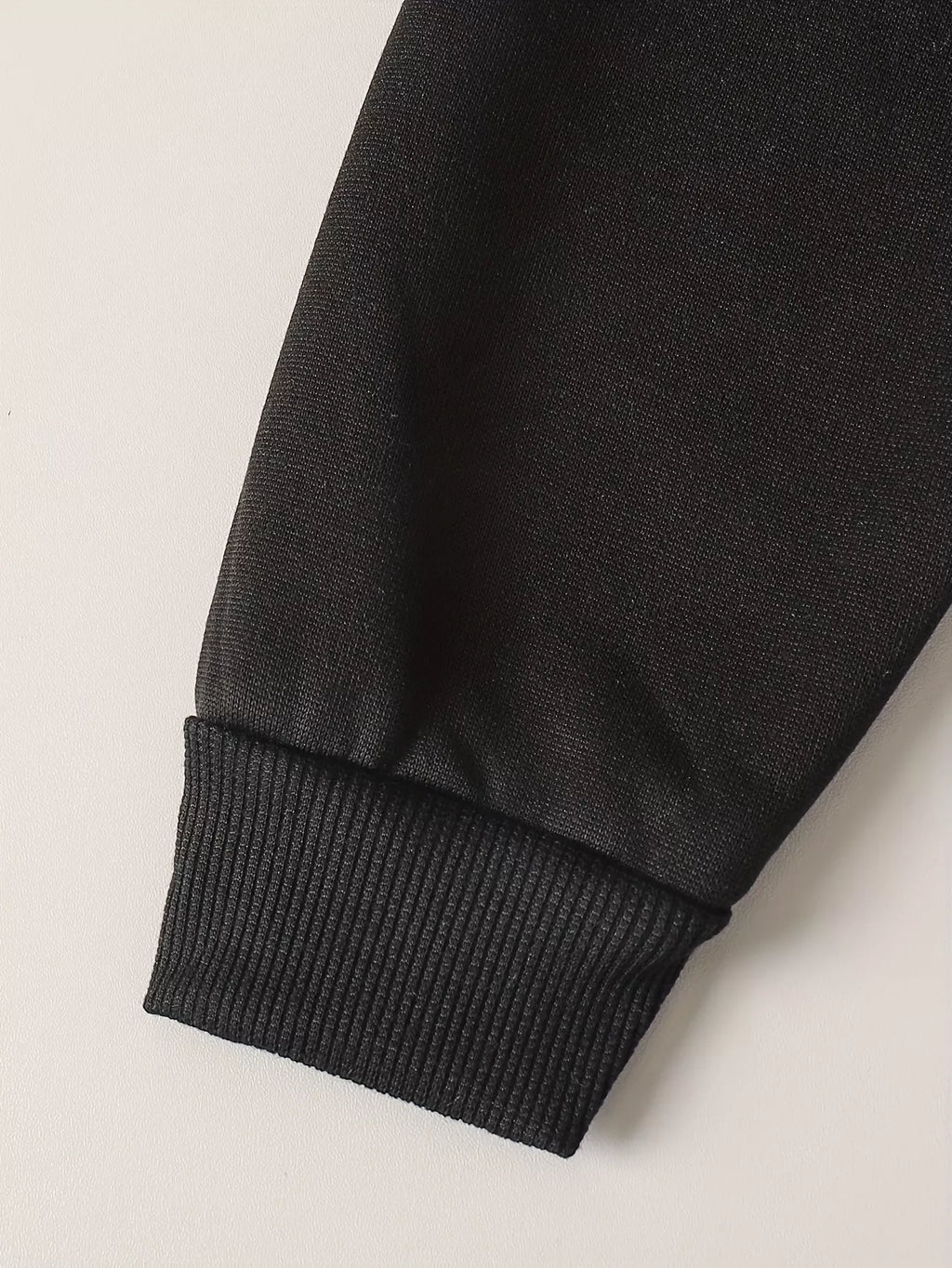 Gros plan sur la manche - détails de qualité premium - vêtements BabyCoton
