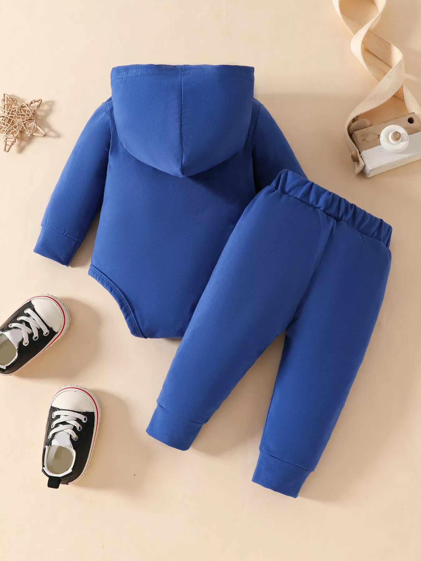 Vue arrière ensemble body hoodie et pantalon bébé - coupe ajustée et douce - BabyCoton

