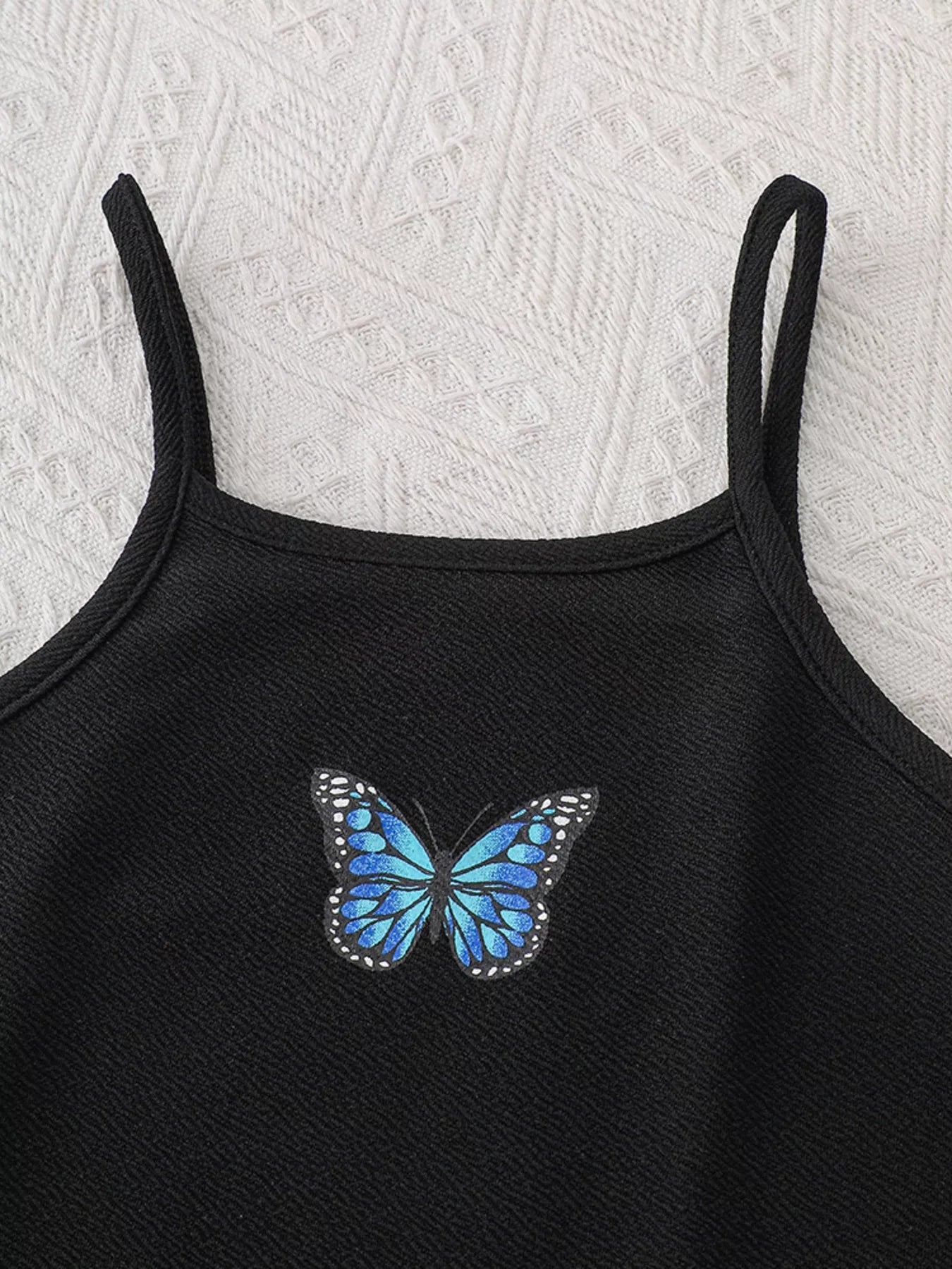 💕 Gros plan détail motif papillon enchanteur délicat féminin sur robe manches longues - design élégant captivant - finitions soignées coutures impeccables - tissu doux respirant - tenue école quotidien sorties occasions BabyCoton
