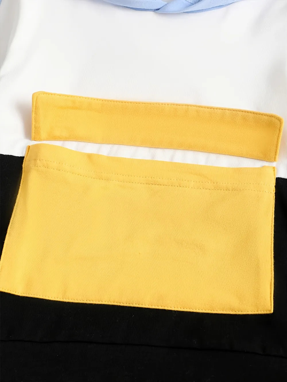 Vue complète ensemble hoodie color block et pantalon enfant - confort et liberté de mouvement - vêtements BabyCoton
