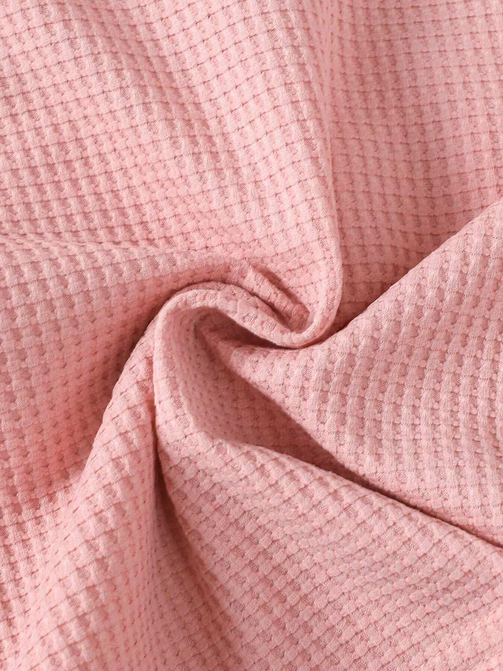 🌼 Détail rapproché du tricot gaufré et des imprimés miel et fleurs - texture tactile agréable avec motifs colorés qui évoquent la douceur de l'été