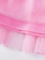  Détail de la robe tulle licorne montrant la qualité du tissu coton, les motifs licornes colorés et les manches longues élégantes