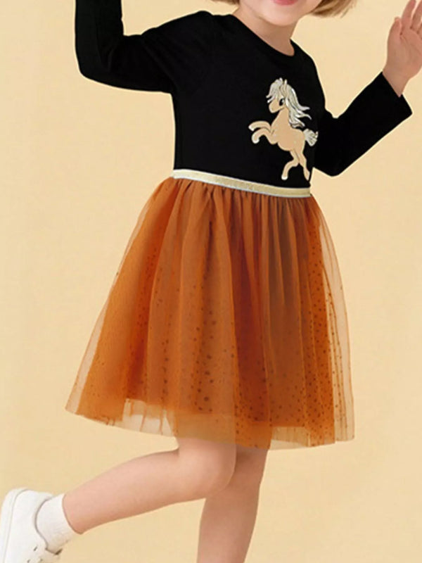 Robe motif cheval avec tulle superposé manches longues pour fille - vue de face - 100% coton - style équestre élégant - BabyCoton Suisse
