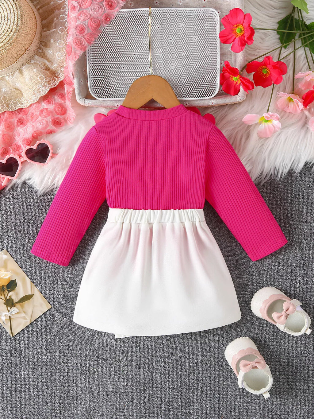 🌷 Pour les petites âmes poétiques :

Cet ensemble est parfait pour l'enfant qui aime les fleurs, les papillons et les histoires de fées. Pour celle qui cueille des pâquerettes, qui parle aux oiseaux, qui voit la magie dans les petites choses. C'est pour la rêveuse, la douce, celle qui apporte de la beauté partout où elle va.
