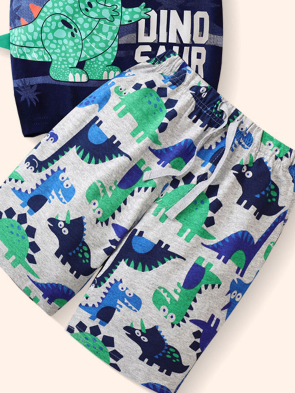 Short gris enfant motifs dinosaures - imprimé dinosaures verts bleus gris, taille élastique avec cordon - ensemble 2 pièces avec t-shirt dinosaure - tenue ludique enfant - BabyCoton
