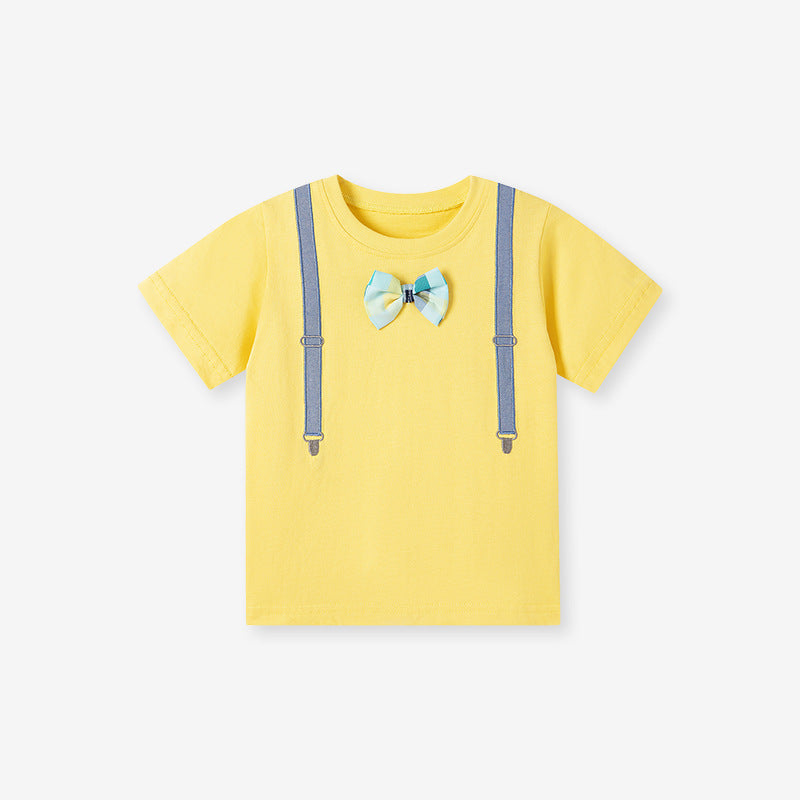 "T-shirt jaune vif en coton pour enfant avec impression nœud papillon bleu ciel et bretelles grises - design gentleman élégant et mignon pour bébés et tout-petits de 90cm à 140cm, vêtement confortable et facile d'entretien disponible chez BabyCoton Suisse"