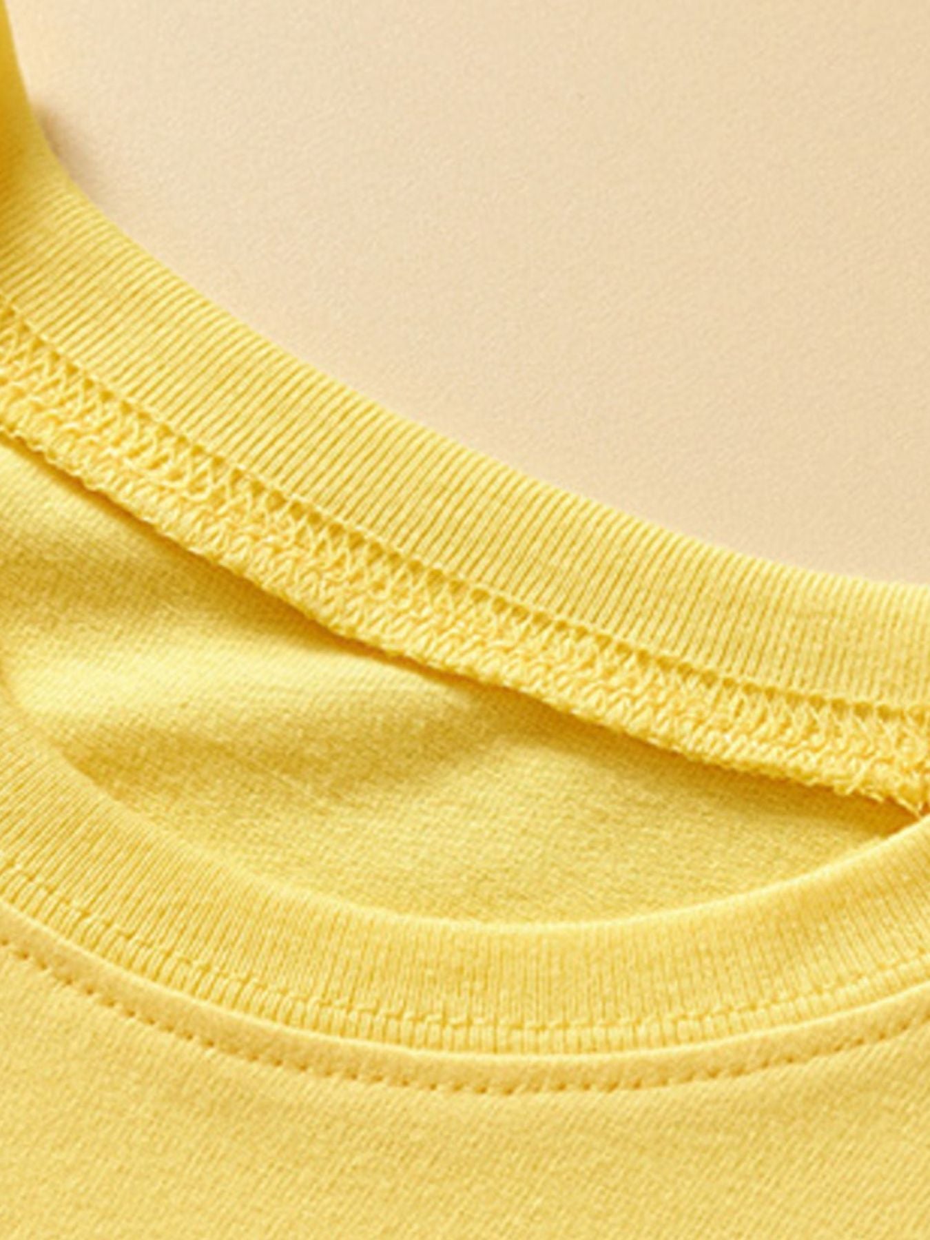 T-shirt jaune enfant Later Gator - appliqué alligator à carreaux bleus et turquoise avec petit crocodile doré et vagues, manches courtes - ensemble avec short carreaux bleu - vêtement enfant fun - BabyCoton
