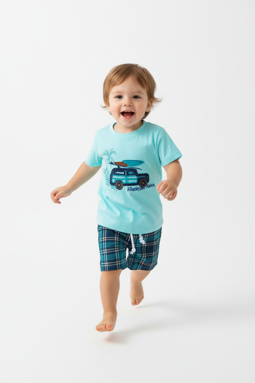 Enfant en ensemble Adventure Awaits turquoise - pose en course dynamique - tenue été enfant confortable - BabyCoton